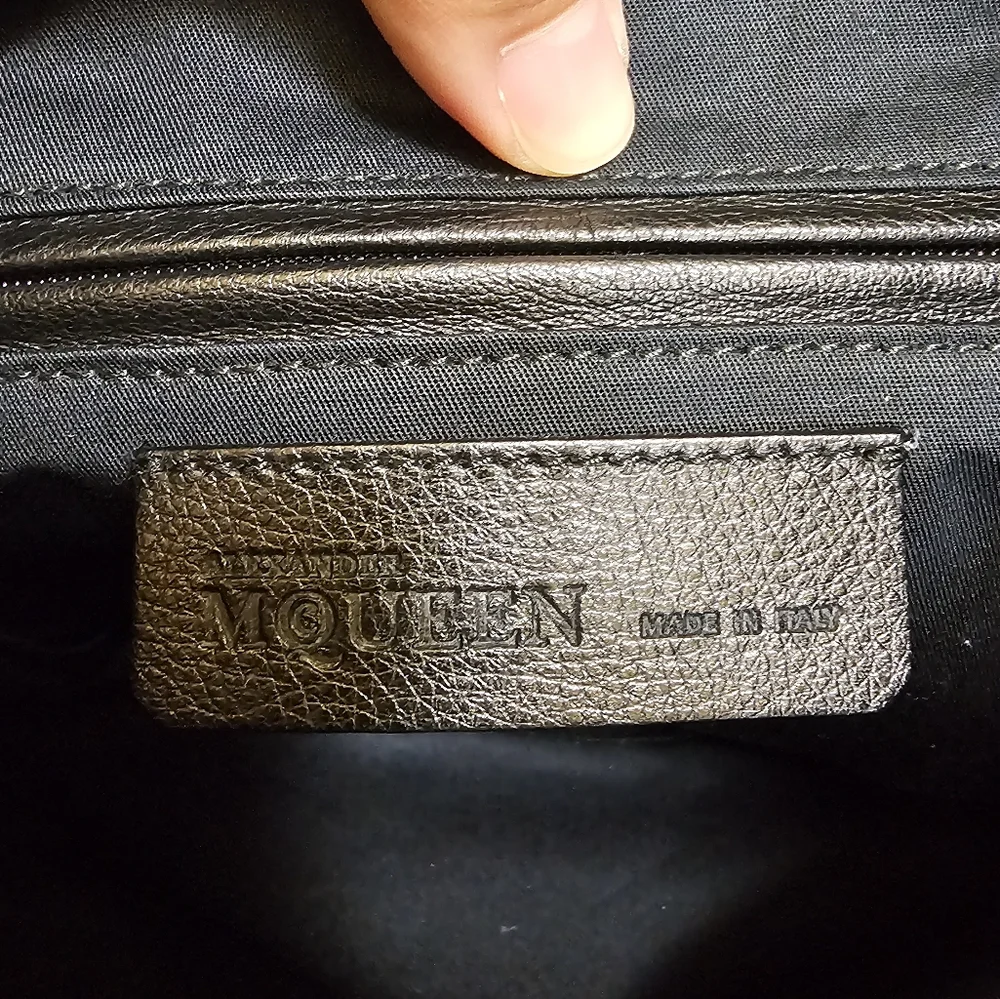 Alexander McQueen - Faithful De-Manta Skull Clutch - Picture 13 of 17